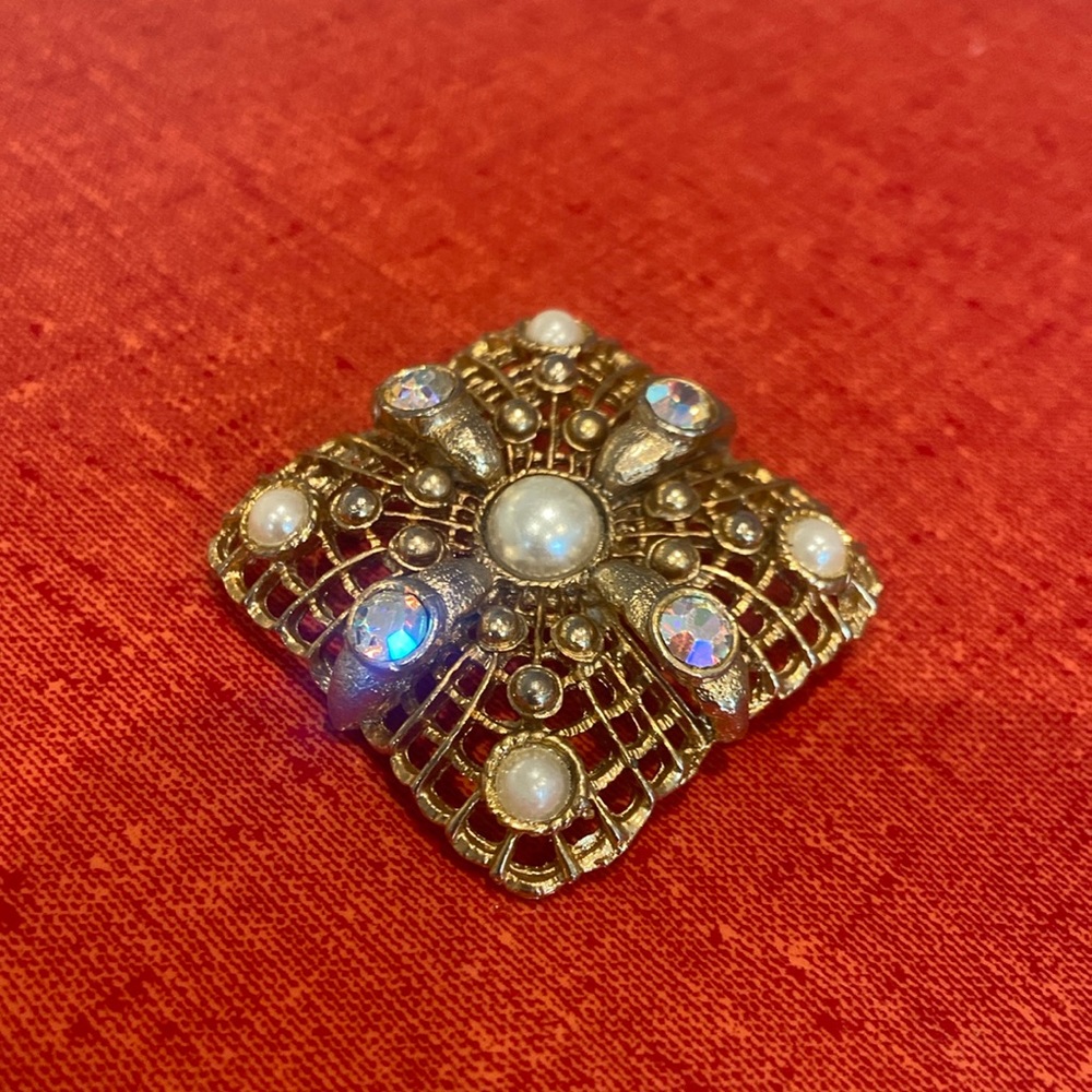 Vintage Gold-tone brooch, faux pearl and rhinestones